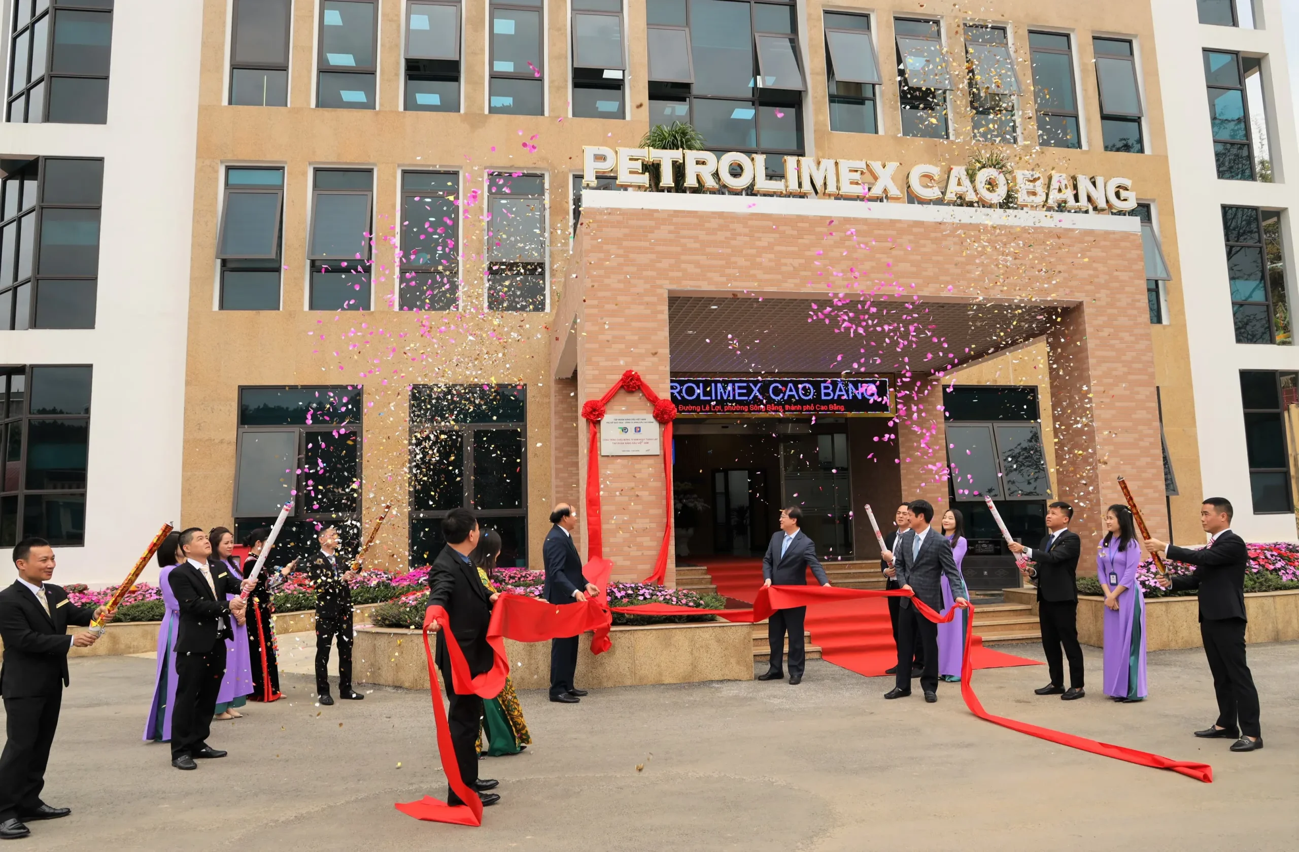 Petrolimex Cao Bang Inaugurates New Office Headquarters to Commemorate the 70th Anniversary of Vietnam National Petroleum Group