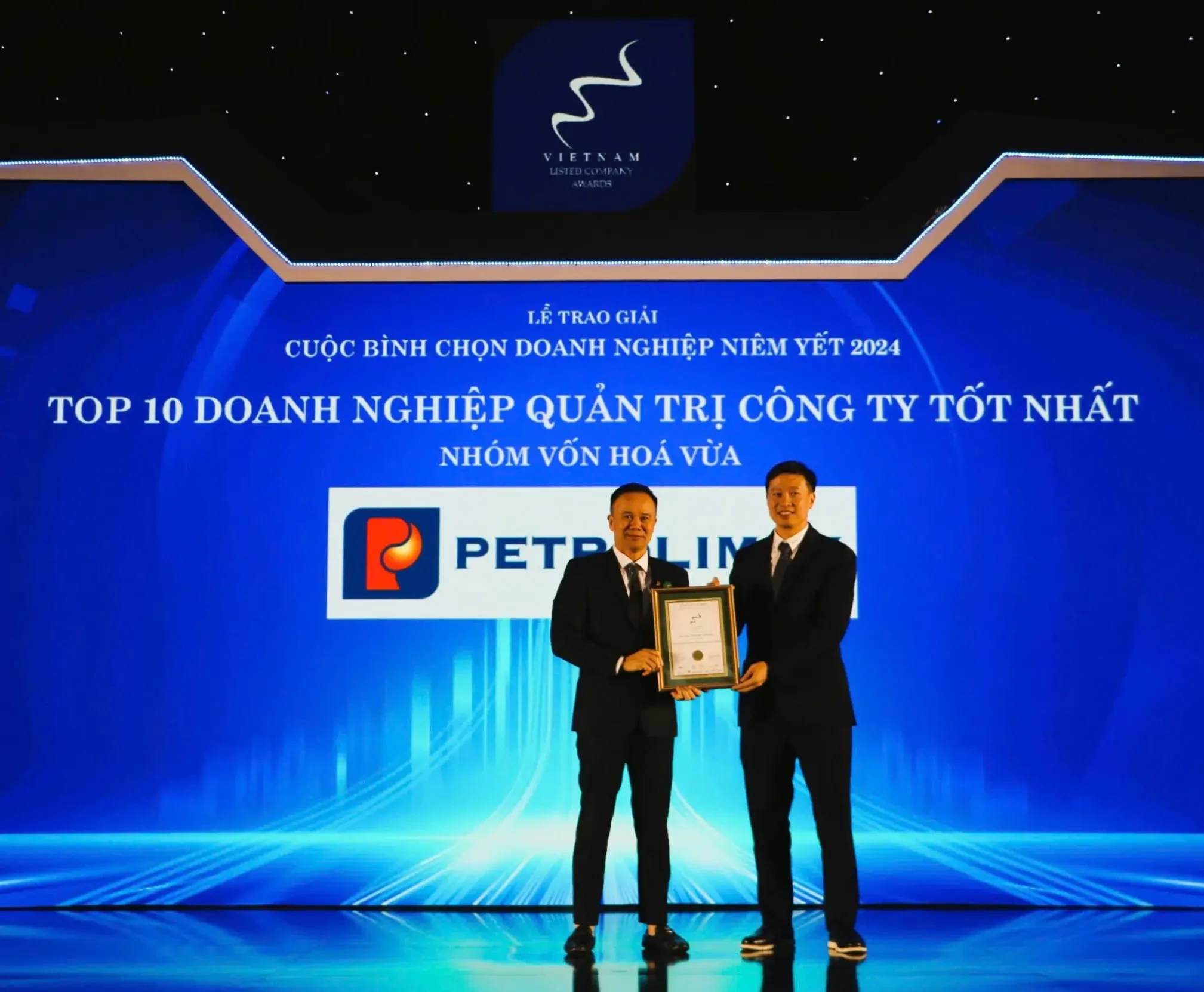 Two major awards on Annual Report and Corporate Governance in 2024 were awarded to Petrolimex