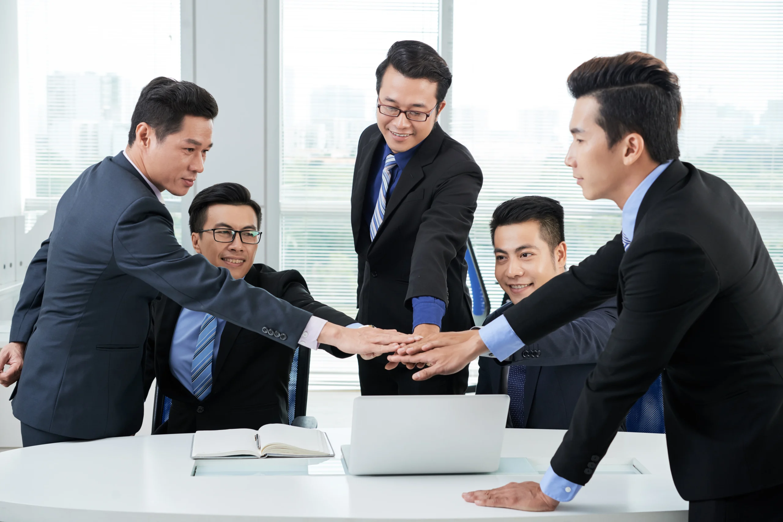 HOW TO CHOOSE BETWEEN BUSINESS INCUBATORS AND ACCELERATORS
